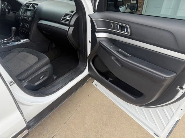 Used 2017 Ford Explorer XLT image 22