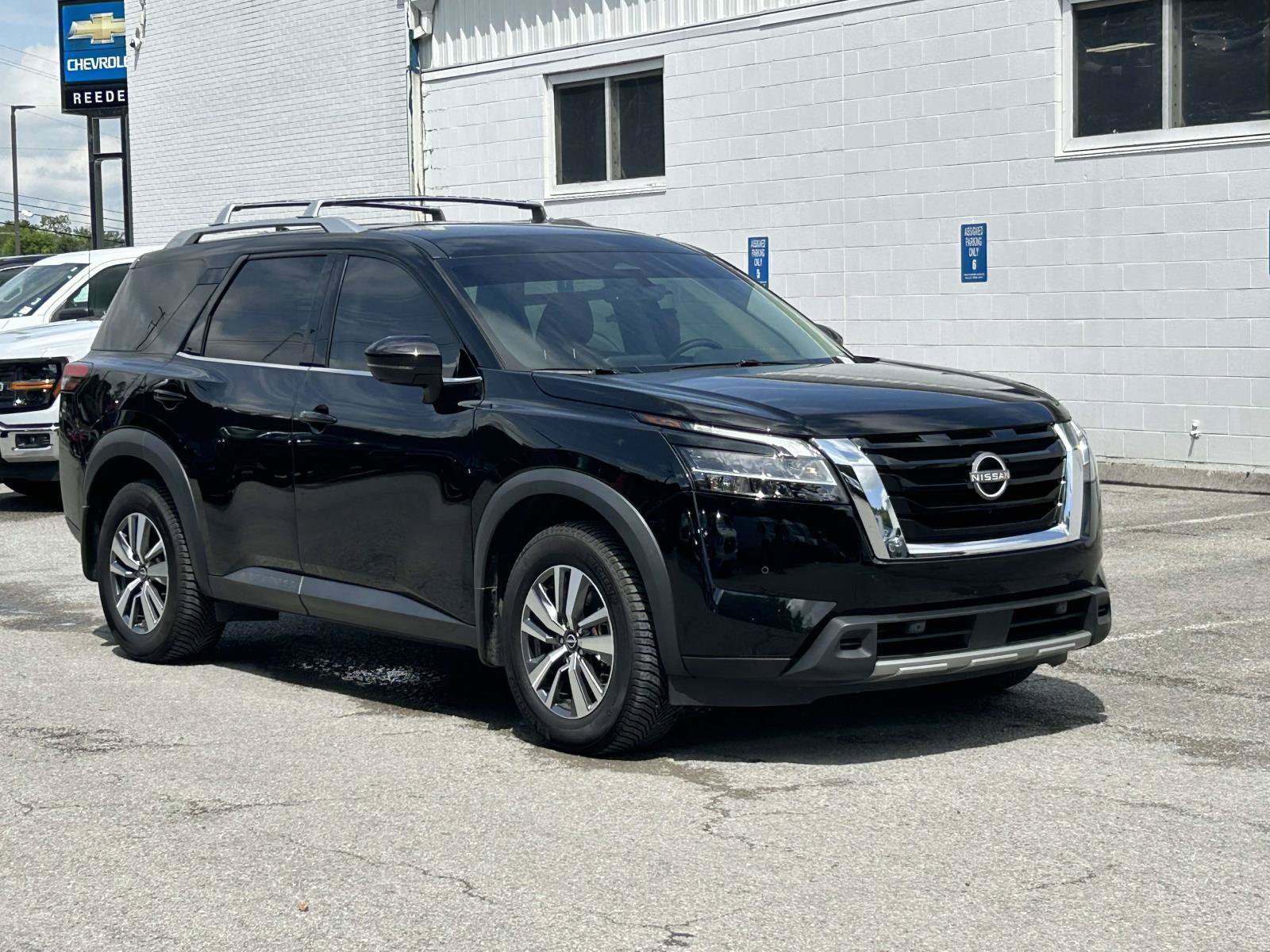 Used 2024 Nissan Pathfinder SL AWD/4WD video 1