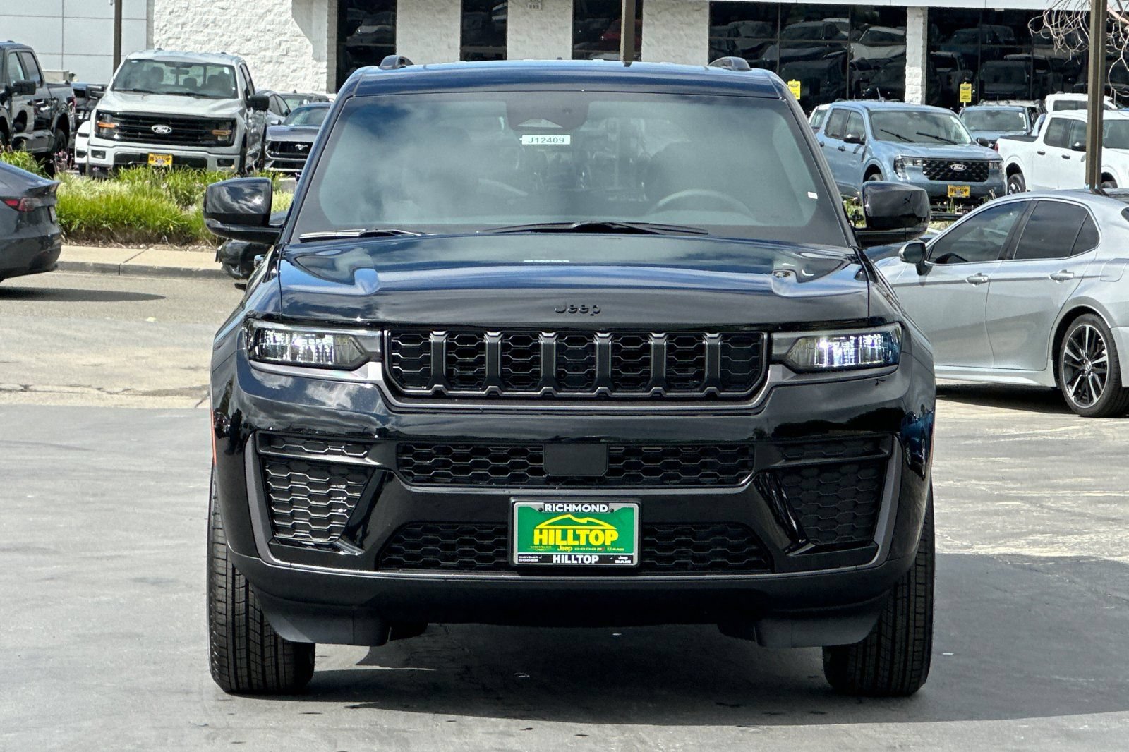 New 2026 Jeep Grand Cherokee Altitude AWD/4WD image 9