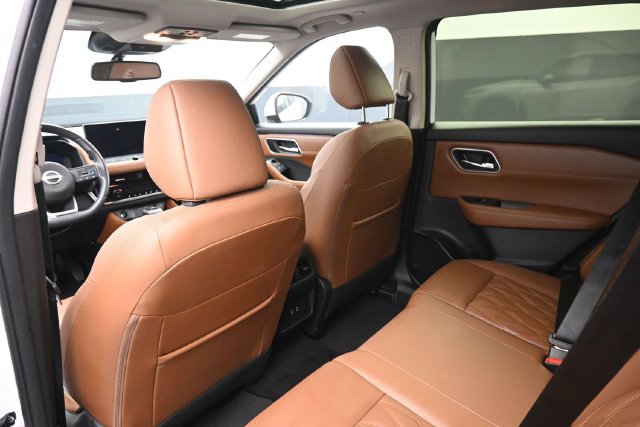 Used 2024 Nissan Rogue Platinum FWD image 22