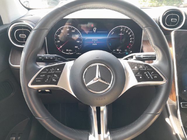Used 2025 Mercedes-Benz GLC 350e 4MATIC image 6