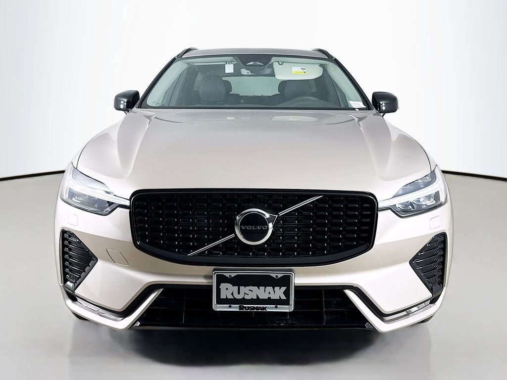 Used 2025 Volvo XC60 B5 Core w/ Protection Package Premier image 2