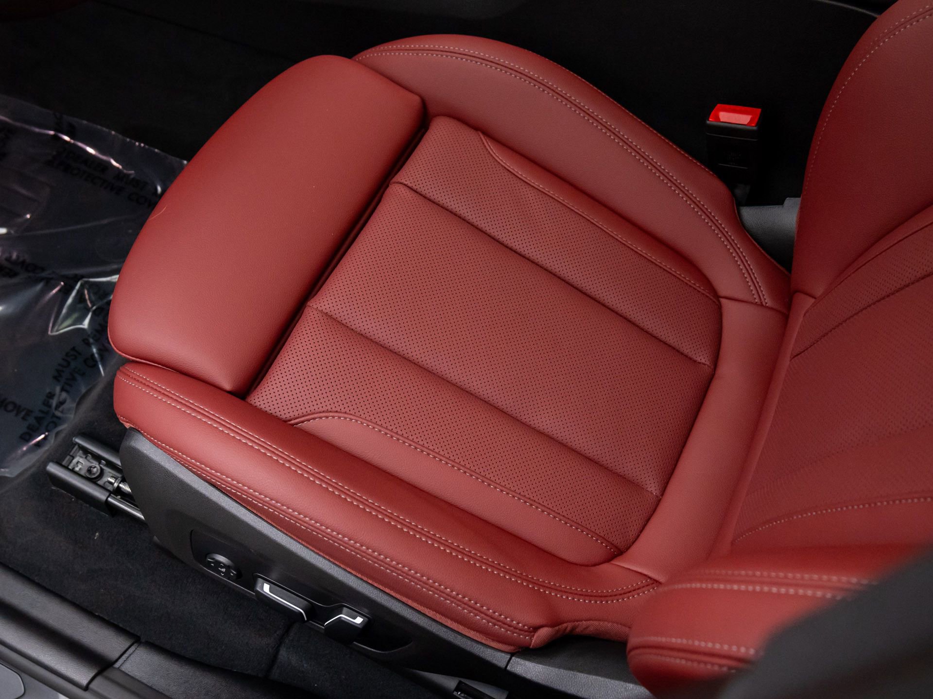 Certified 2025 BMW X4 xDrive30i w/ Premium Package image 16