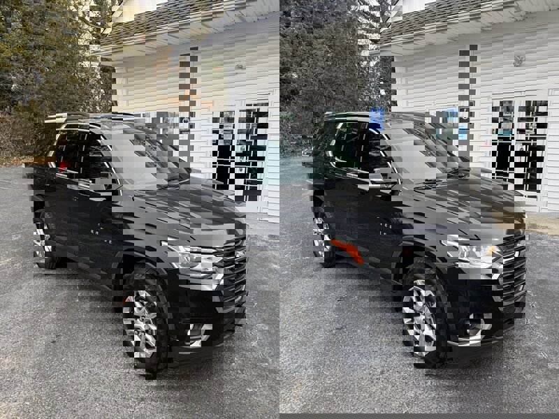 Used 2018 Chevrolet Traverse LT image 2