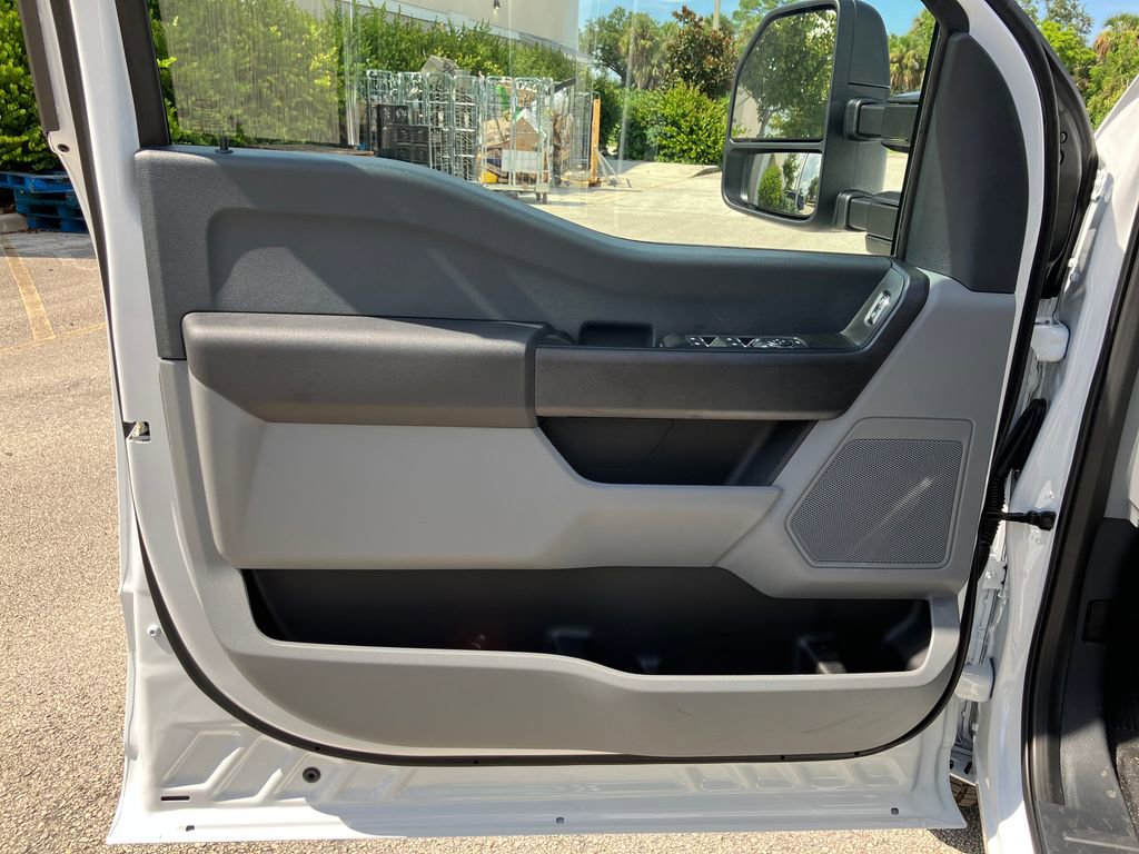 New 2026 Ford F250 XL w/ XL Chrome Package image 23