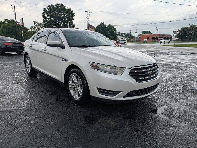 Used 2014 Ford Taurus SEL FWD image 4
