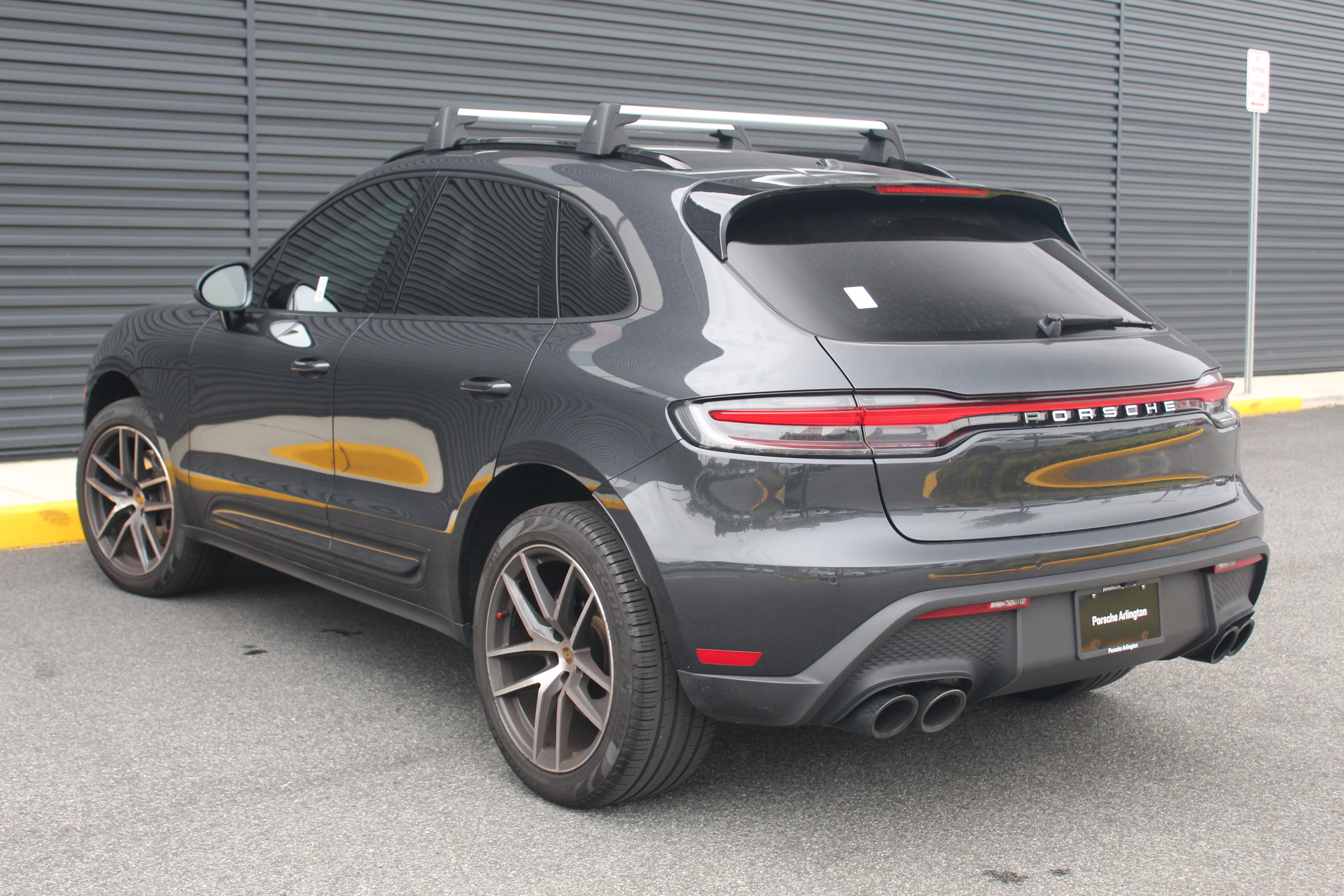 Certified 2022 Porsche Macan image 3