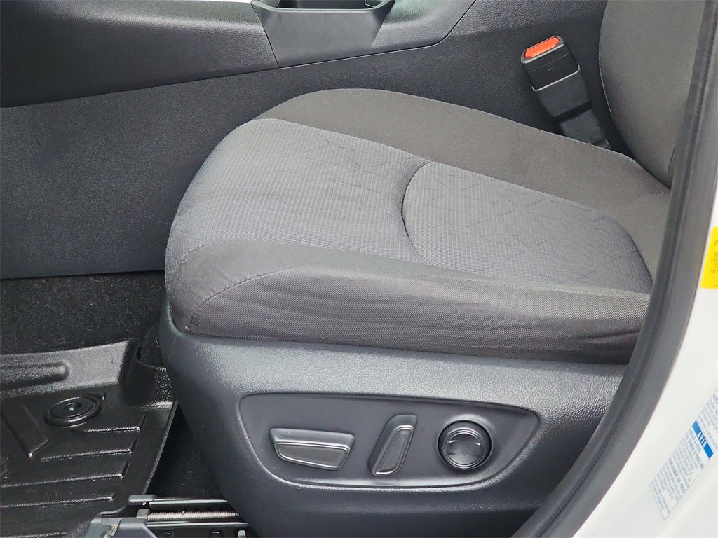 Used 2020 Toyota RAV4 XLE image 33