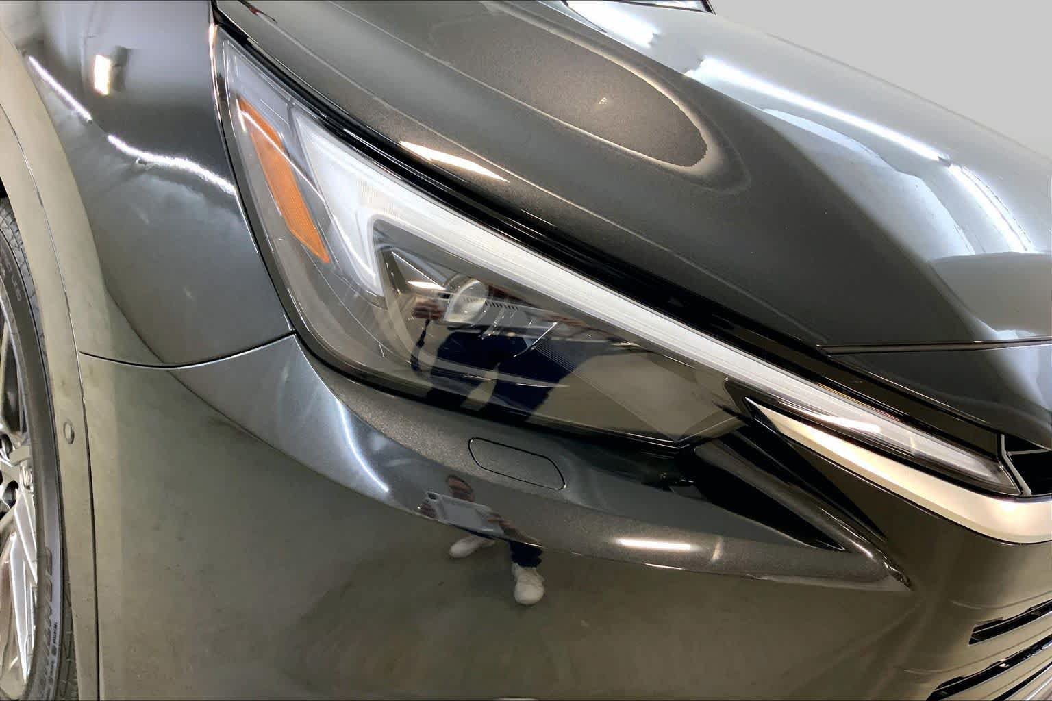 Used 2025 Lexus TX 550h AWD Plug-In Hybrid image 27
