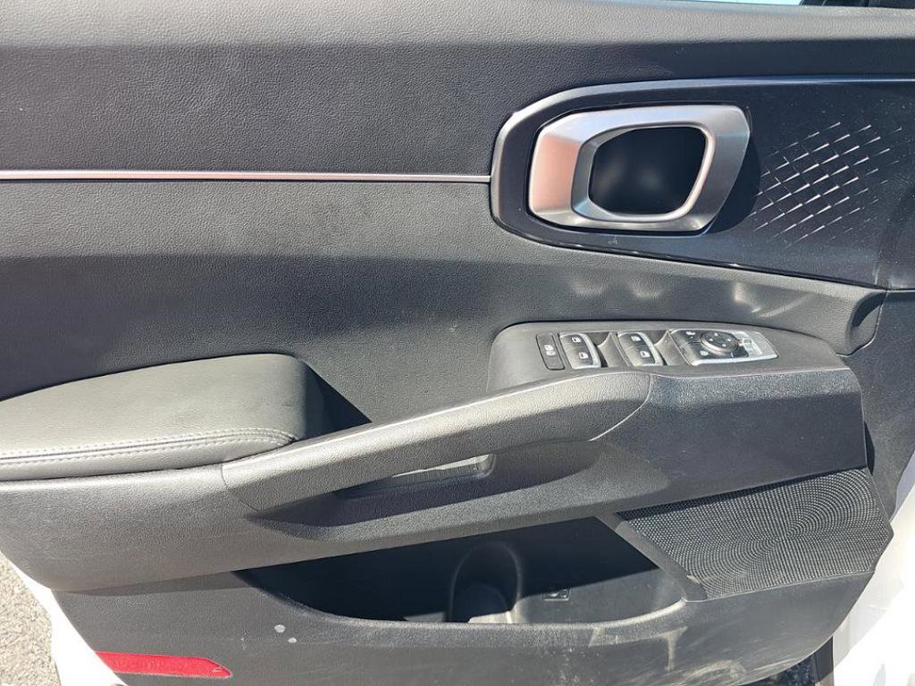 Used 2025 Kia Sorento S w/ Panoramic Sunroof Package image 17