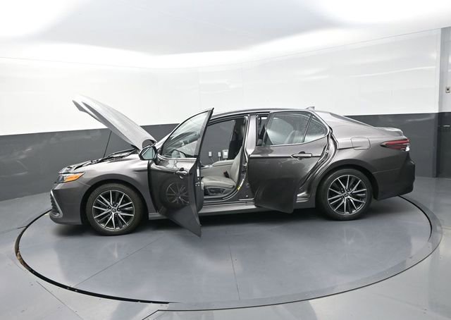 Used 2023 Toyota Camry XLE w/ Navigation Package image 38