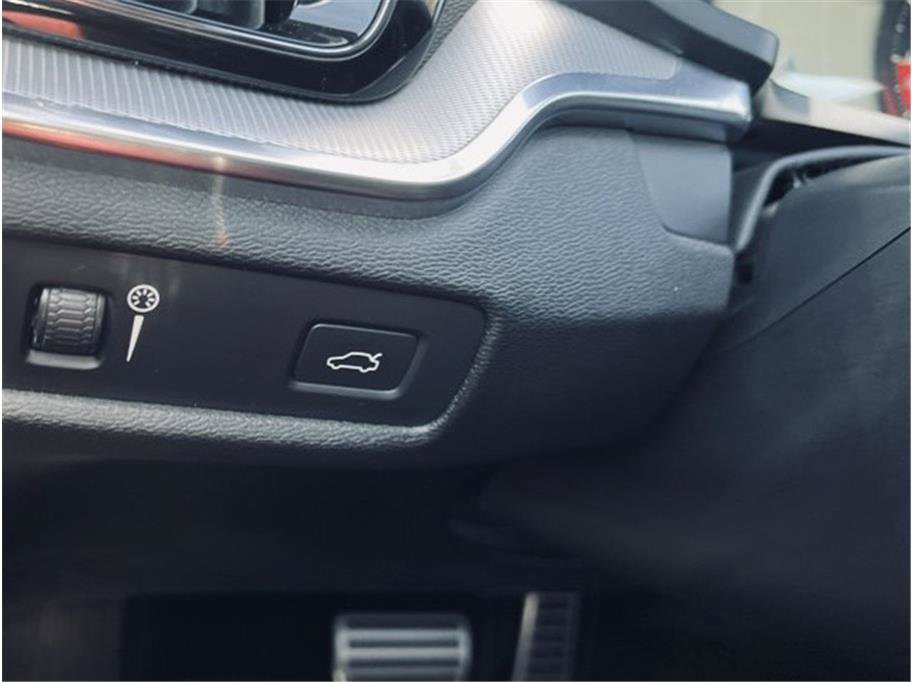 Used 2019 Volvo S60 T5 R-Design image 19