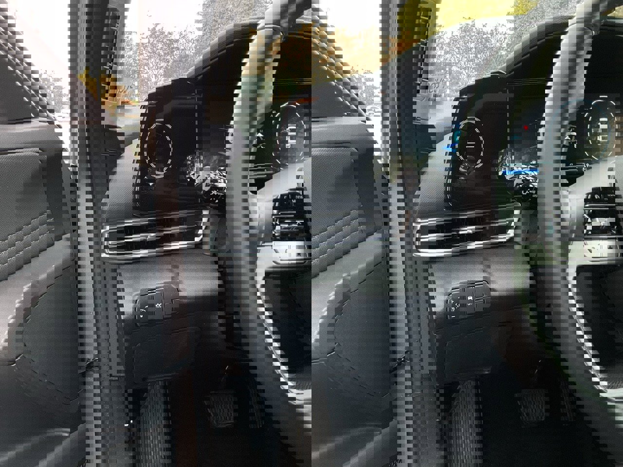 Used 2025 Hyundai Elantra SEL image 26