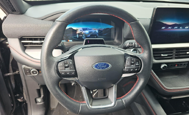 Used 2025 Ford Explorer ST-Line w/ ST-Line Street Pack AWD/4WD image 6