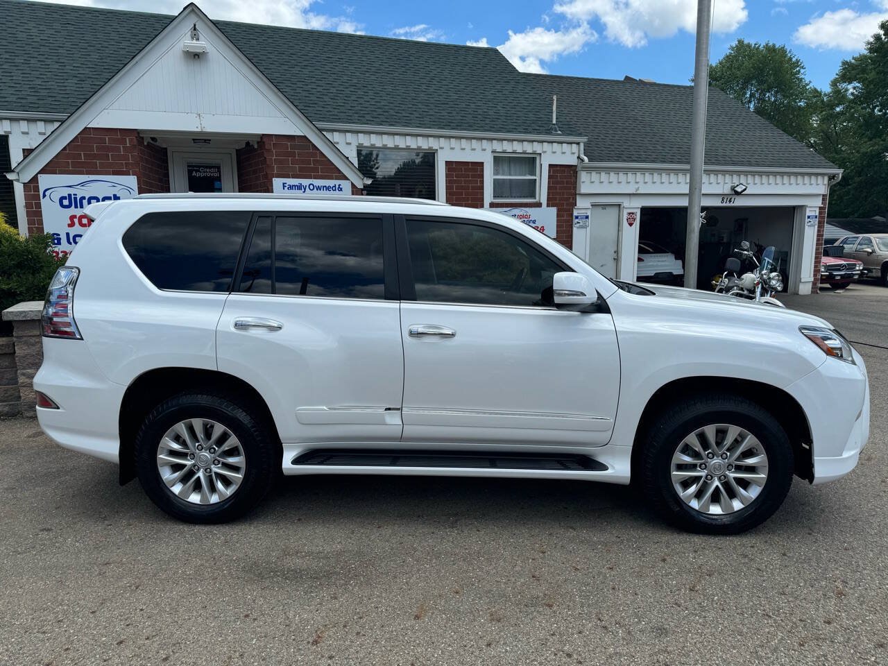 Used 2014 Lexus GX 460 w/ Premium Package AWD/4WD image 7