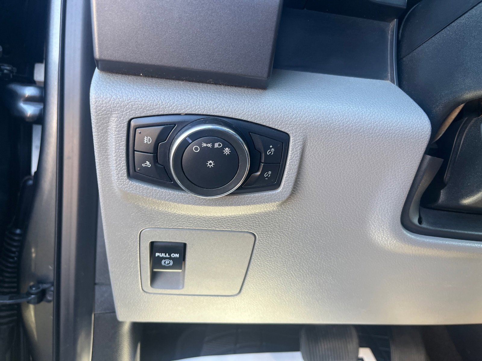 Used 2016 Ford F150 XLT image 33