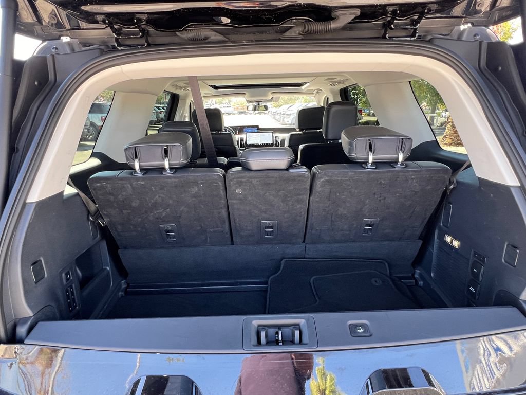 Used 2025 Ford Expedition Platinum w/ Driver's Package AWD/4WD image 25
