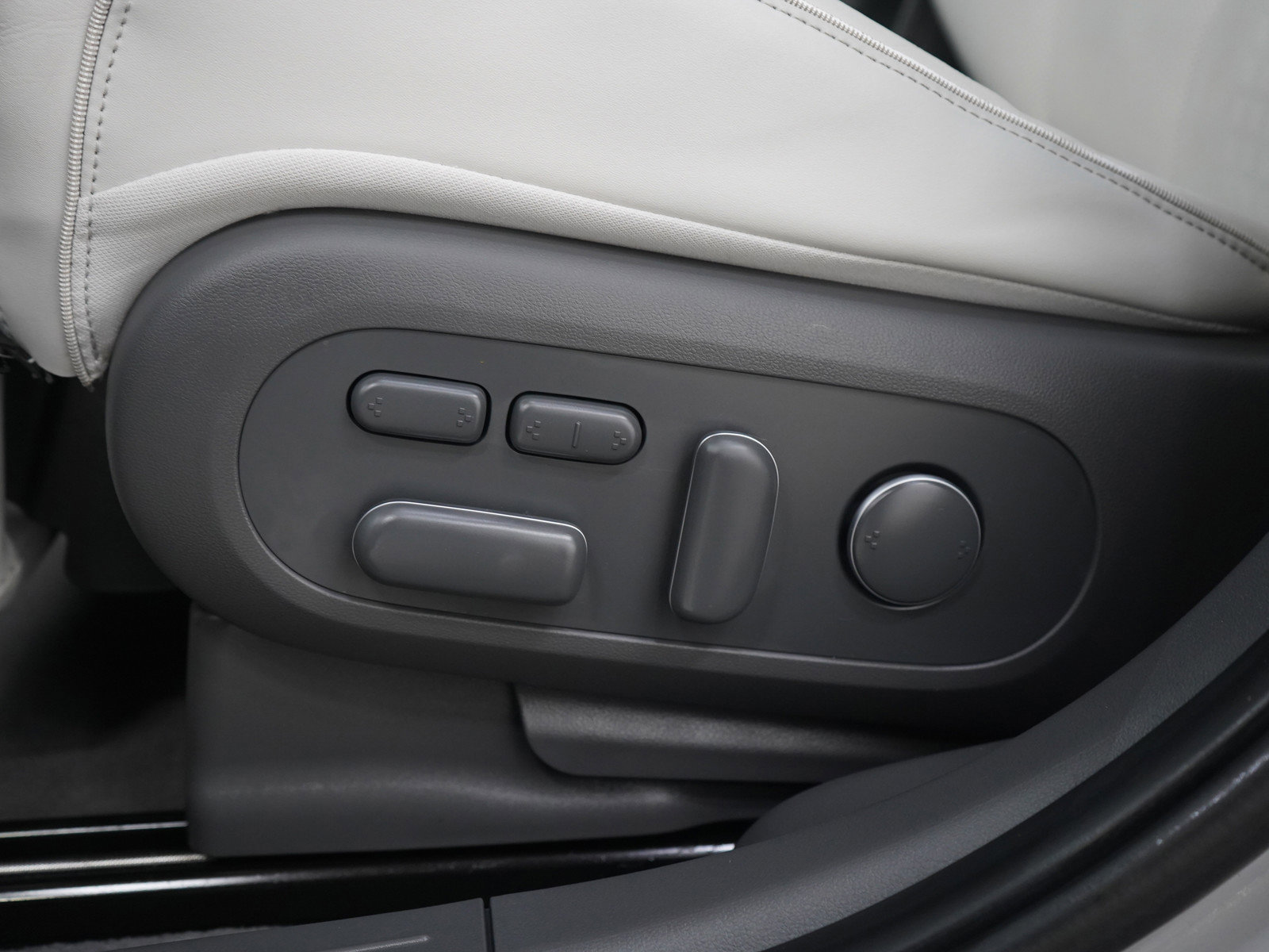Certified 2024 Hyundai Ioniq 5 Limited AWD/4WD image 29