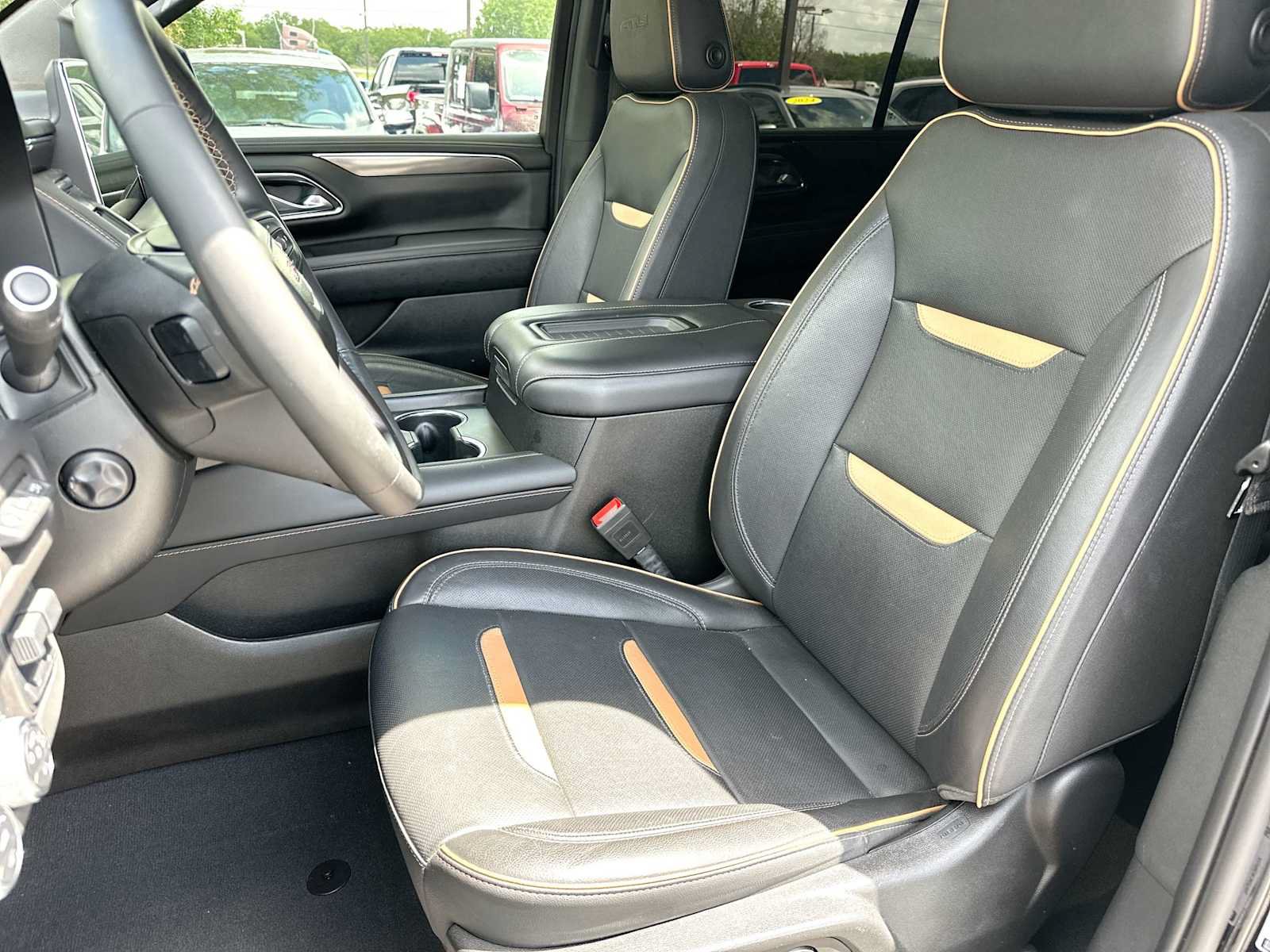 Used 2023 GMC Yukon AT4 w/ AT4 Premium Plus Package AWD/4WD image 17