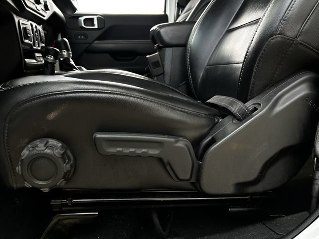 Used 2018 Jeep Wrangler Unlimited Sahara AWD/4WD image 26