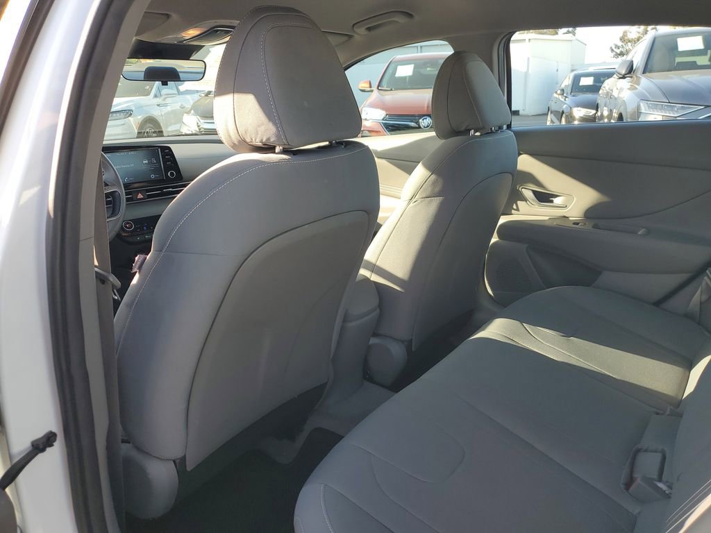 Used 2022 Hyundai Elantra SEL w/ Convenience Package image 9