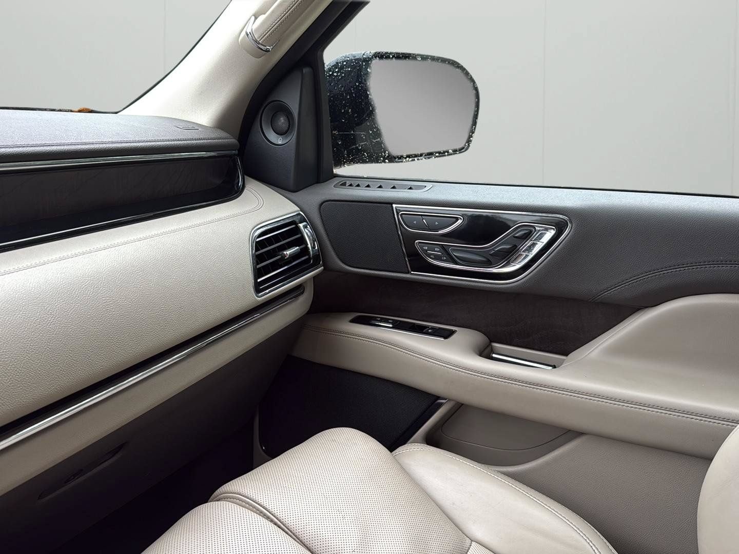 Used 2022 Lincoln Navigator L Reserve RWD image 26