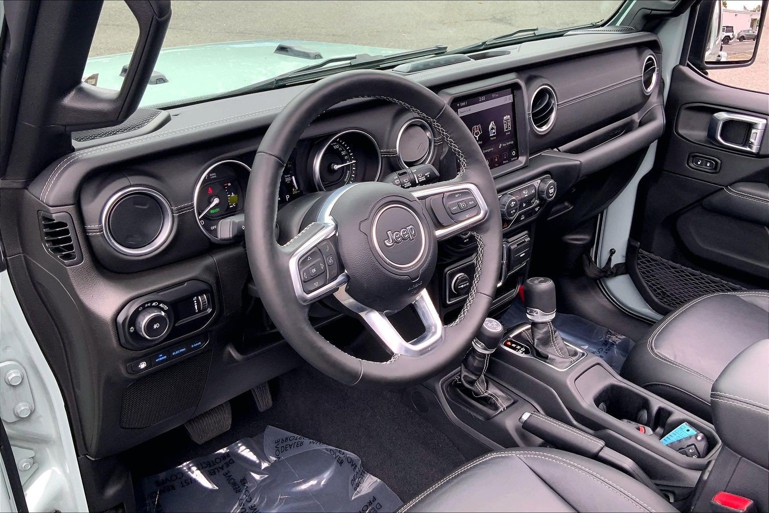 Certified 2023 Jeep Wrangler Unlimited Sahara w/ Cold Weather Group AWD/4WD image 17