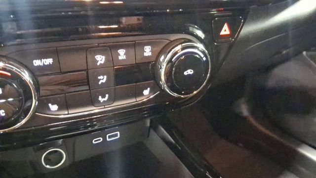 Used 2025 Chevrolet Trax RS w/ Driver Confidence Package FWD image 31