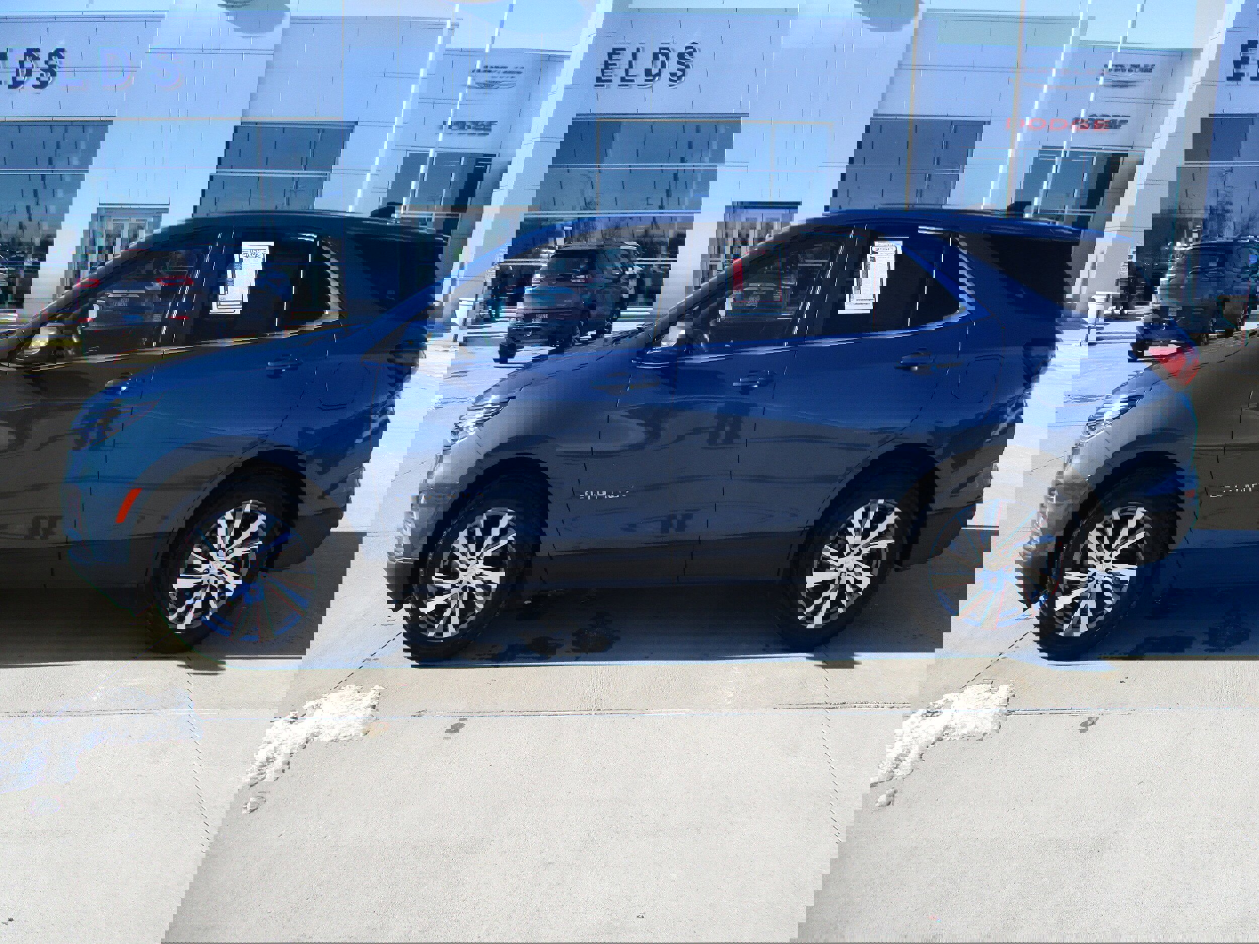 Used 2024 Chevrolet Equinox LT image 3