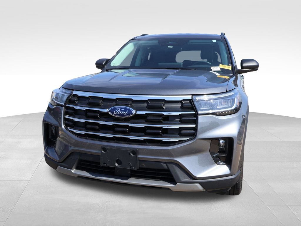 Used 2025 Ford Explorer Active w/ Active Comfort Package AWD/4WD image 3