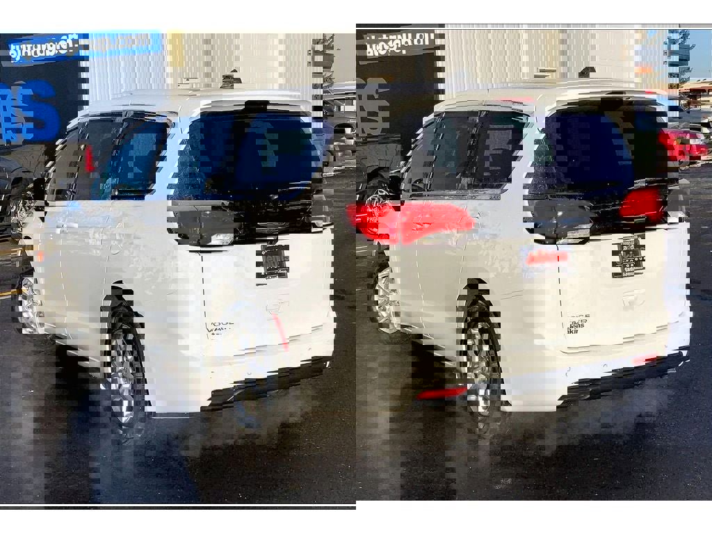 New 2026 Chrysler Voyager LX image 3