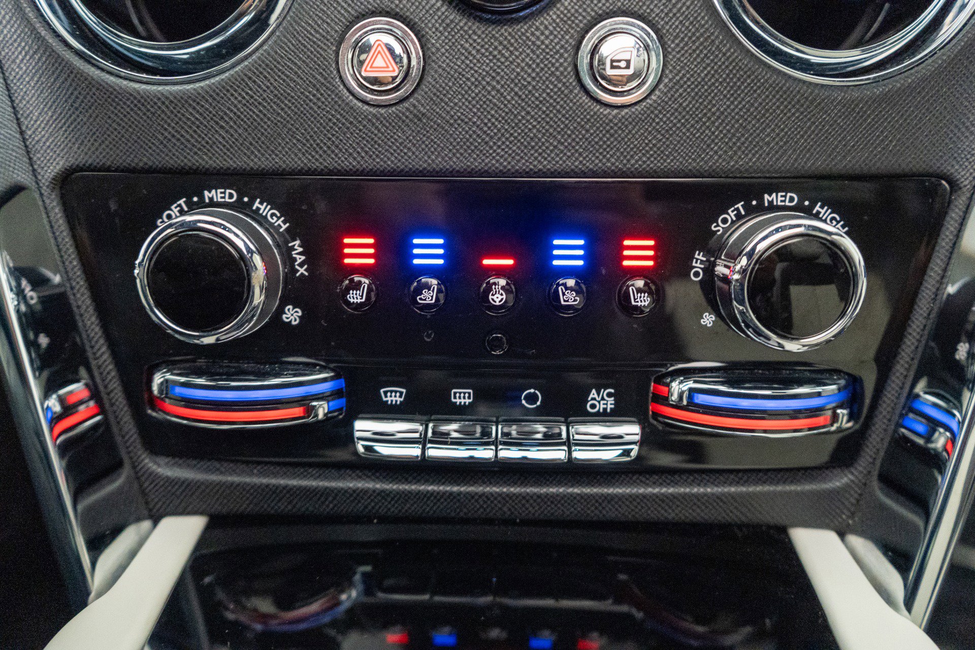 Used 2022 Rolls-Royce Cullinan image 30