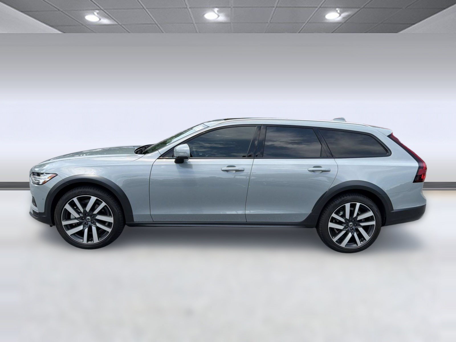 Certified 2025 Volvo V90 B6 Cross Country Ultra AWD/4WD image 2
