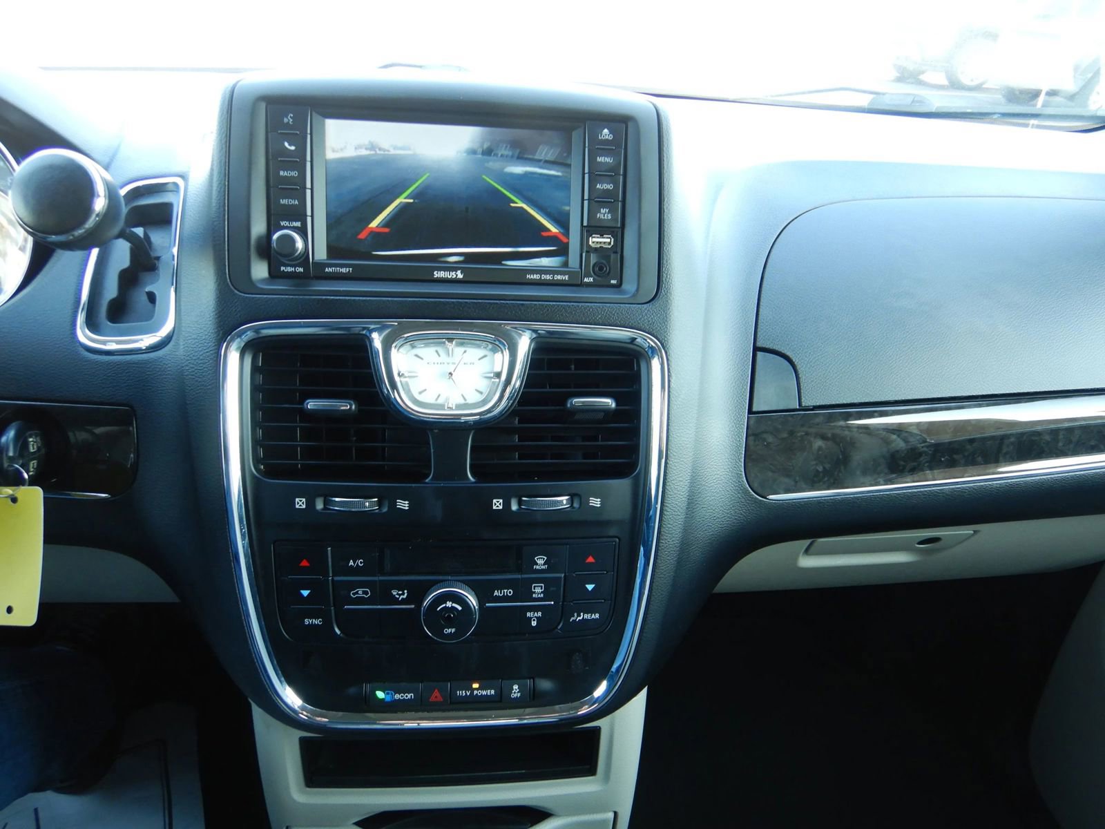 Used 2013 Chrysler Town & Country Touring image 14