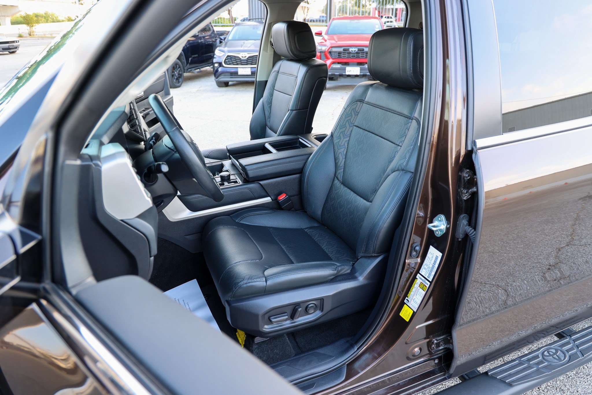 Used 2024 Toyota Tundra Limited w/ Power Package AWD/4WD image 34