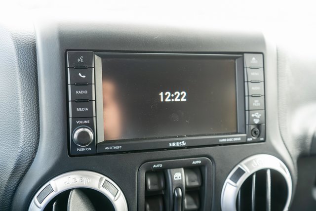 Used 2017 Jeep Wrangler Unlimited Rubicon w/ Connectivity Group image 24