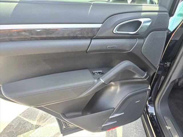 Used 2014 Porsche Cayenne S image 21