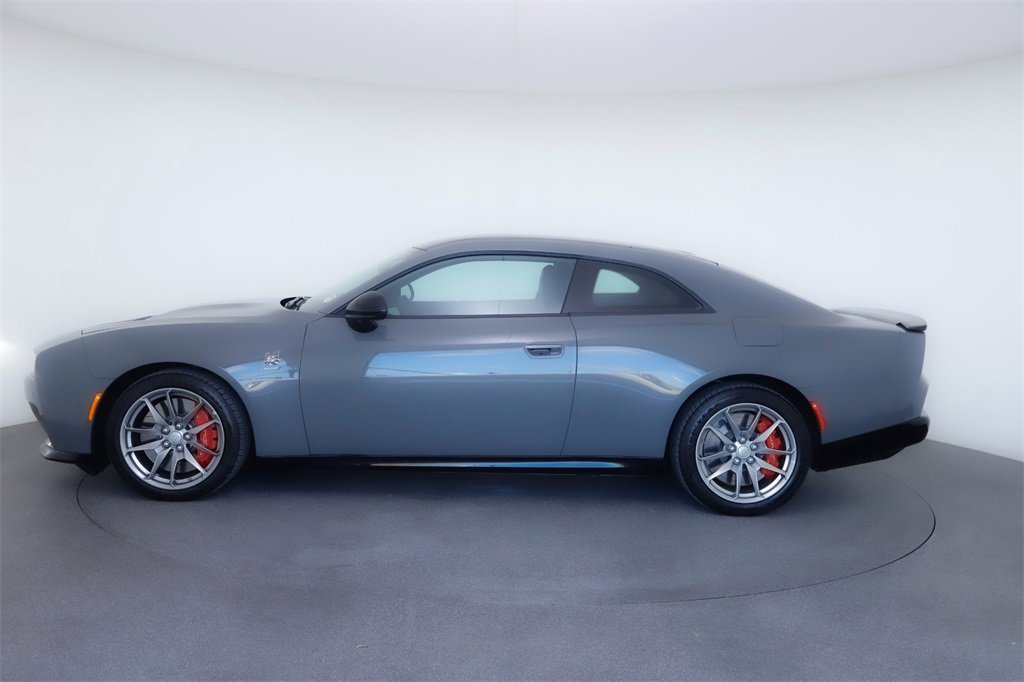 Used 2025 Dodge Charger R/T Scat Pack w/ Track Pack image 2