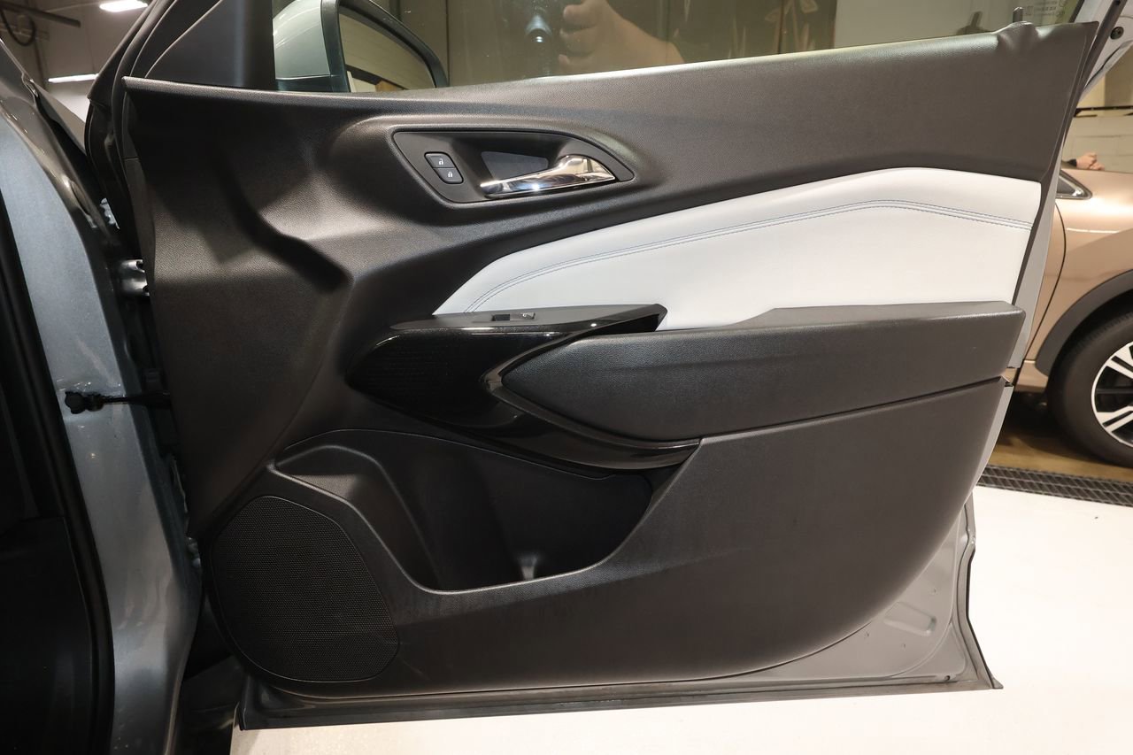 Certified 2025 Chevrolet Trax LT image 18