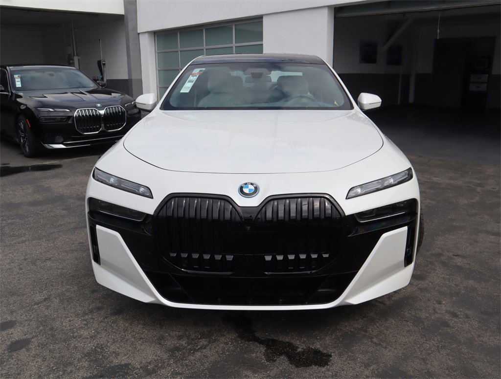 Used 2023 BMW i7 xDrive60 image 2