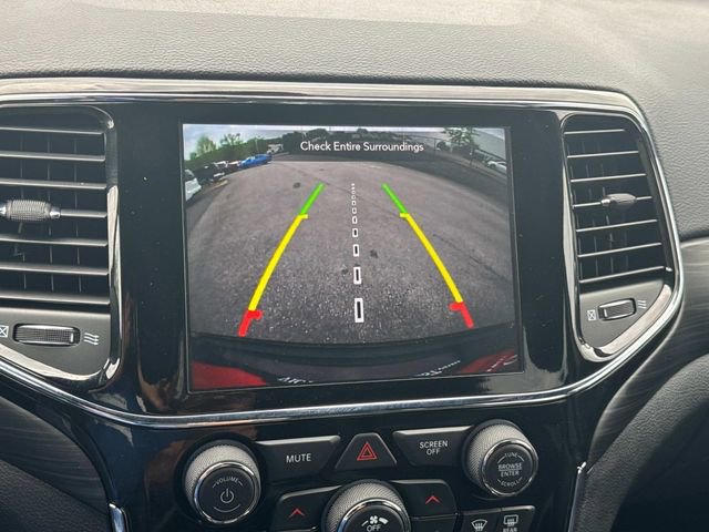 Used 2020 Jeep Grand Cherokee Laredo w/ Laredo X Package AWD/4WD image 35