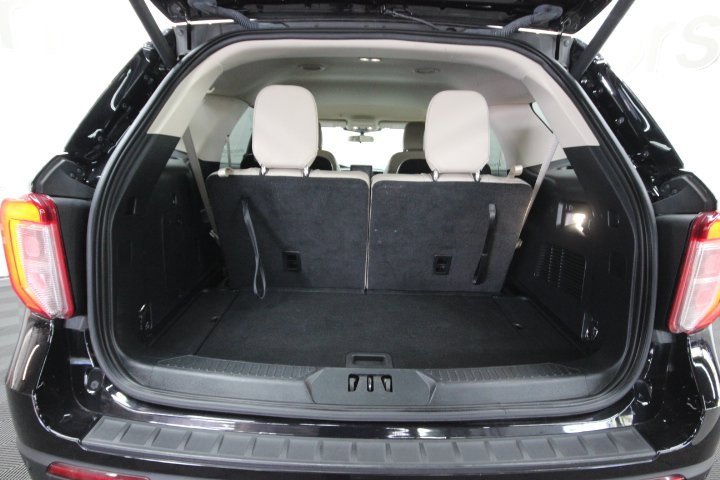 Used 2022 Ford Explorer XLT w/ Equipment Group 202A image 5