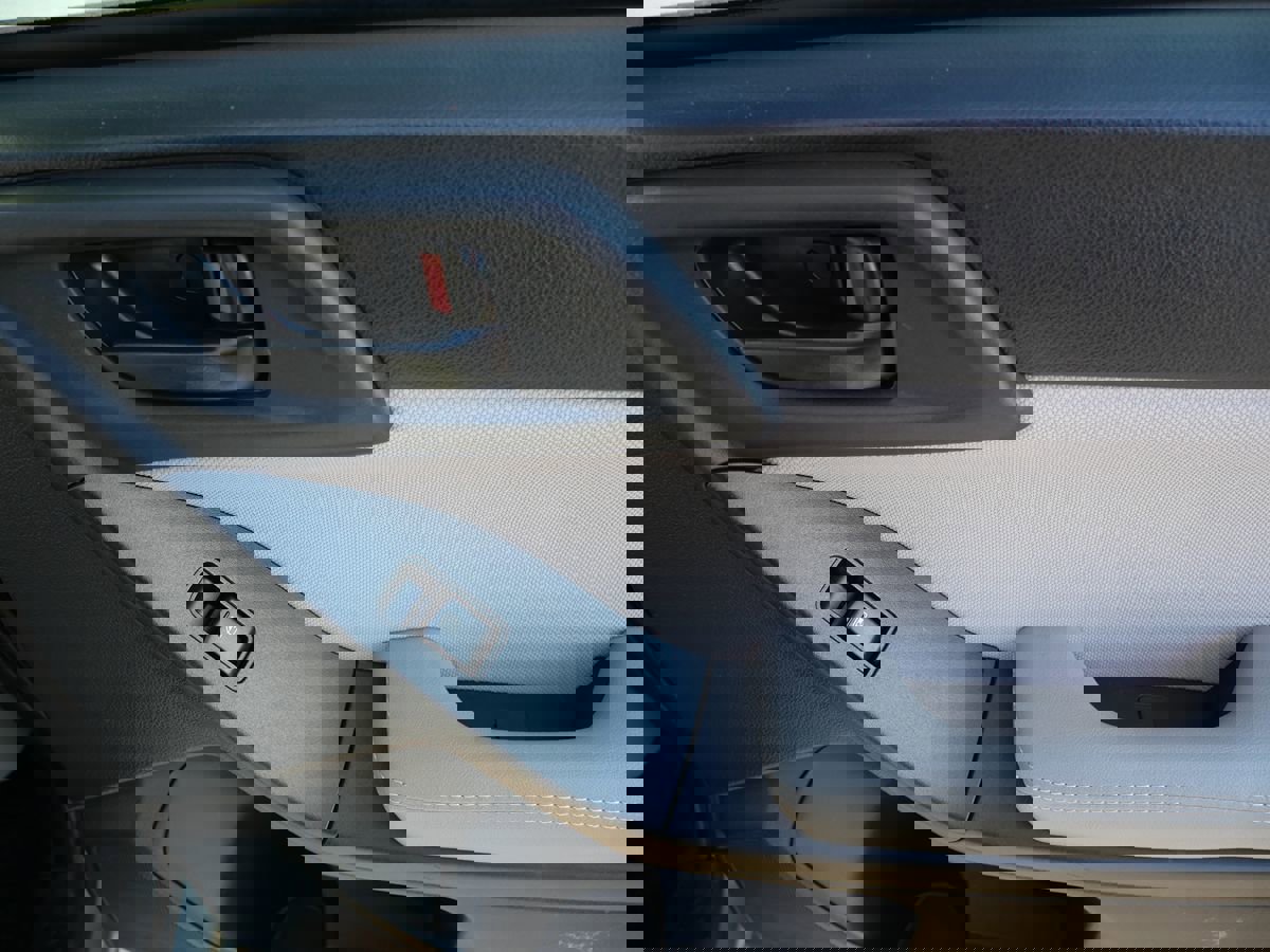 Used 2016 Subaru Forester 2.5i Premium w/ All-Weather Package image 28