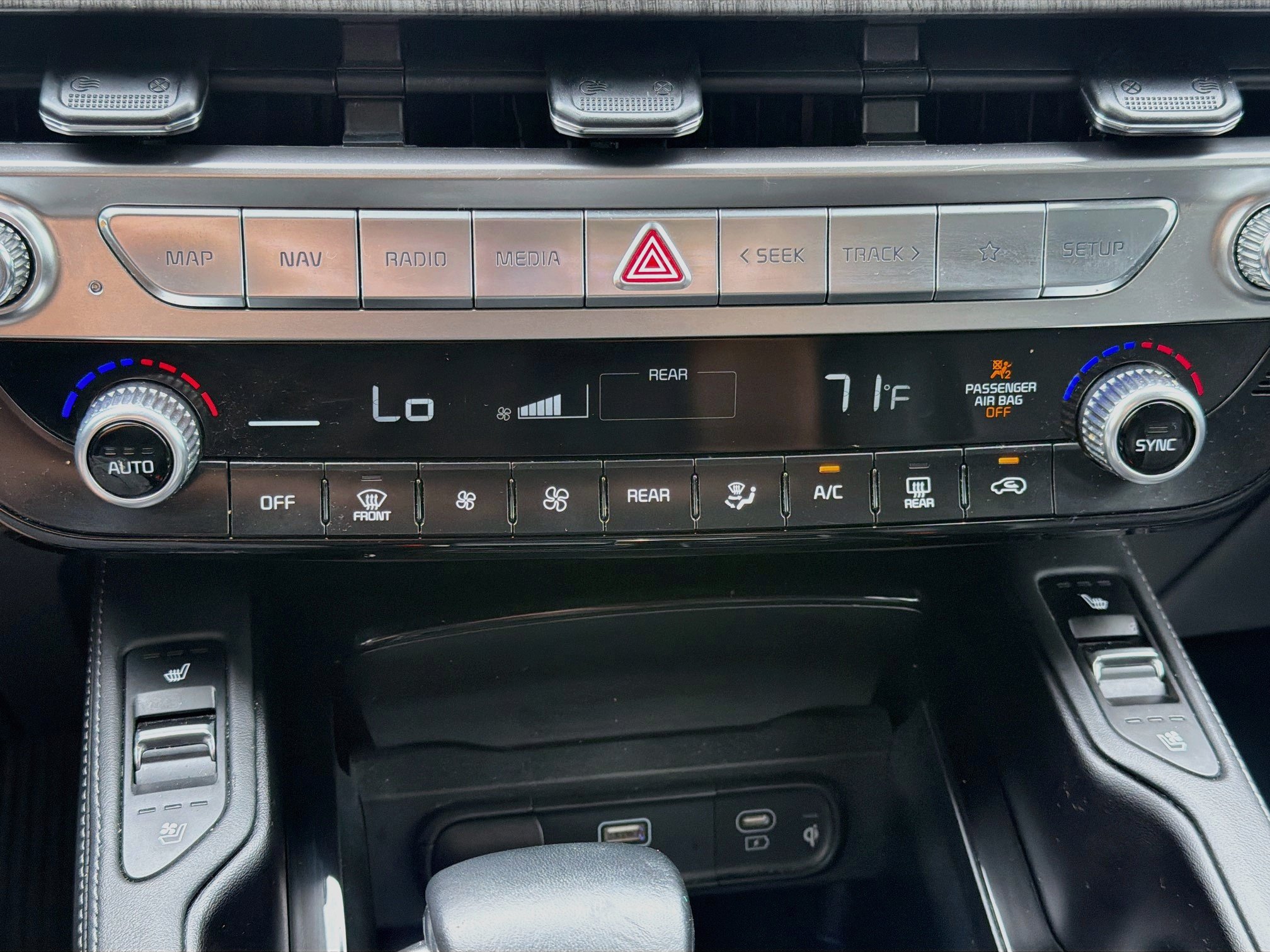 Used 2024 Kia Telluride EX w/ EX Captain's Chair Package FWD image 37