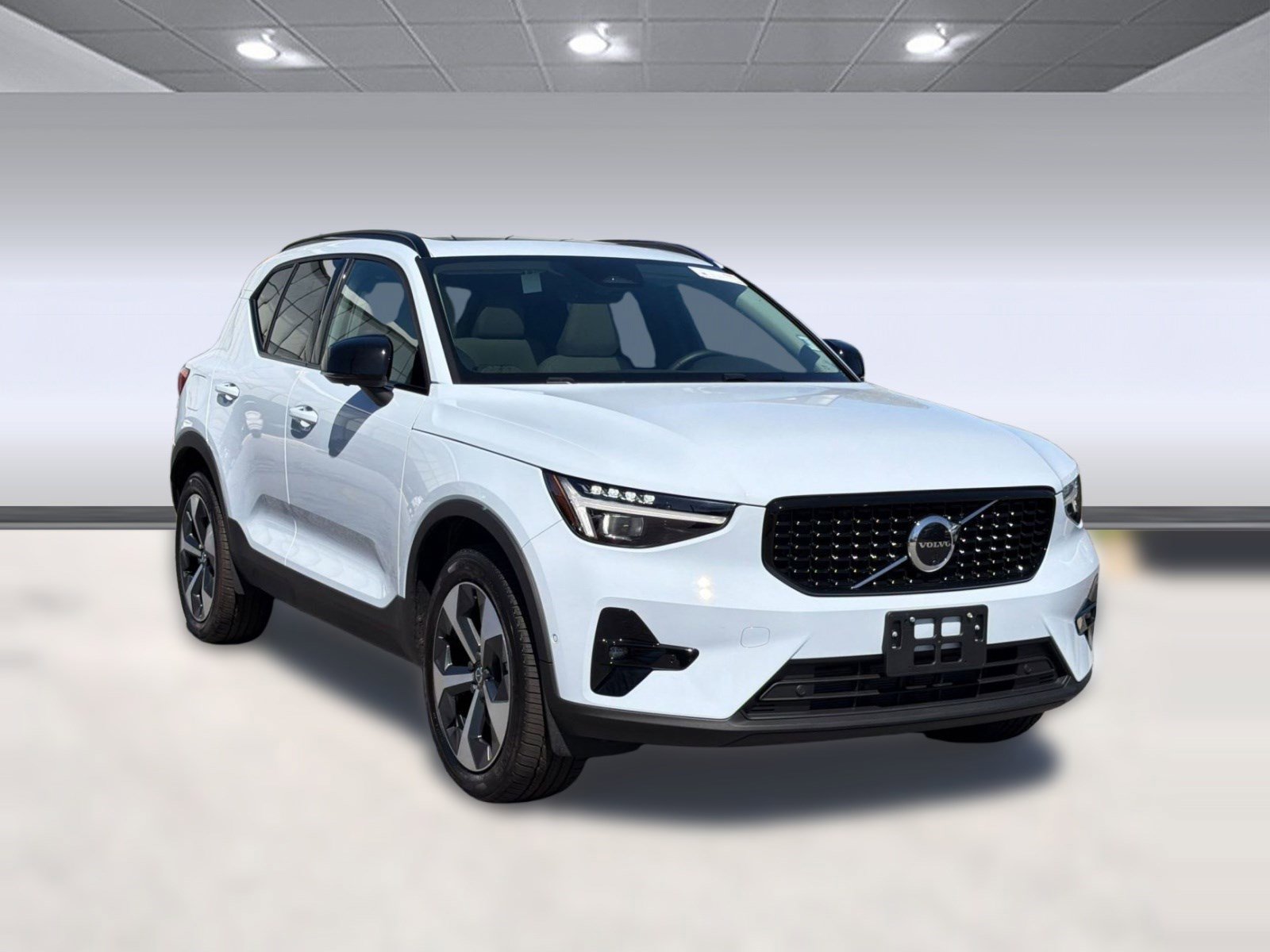 Used 2024 Volvo XC40 B5 Plus w/ Protection Package Premier image 7