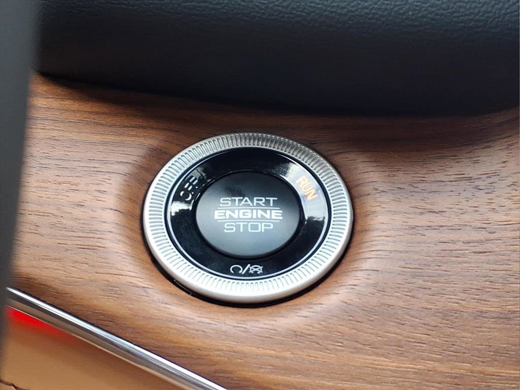 New 2025 Jeep Grand Cherokee Summit image 14