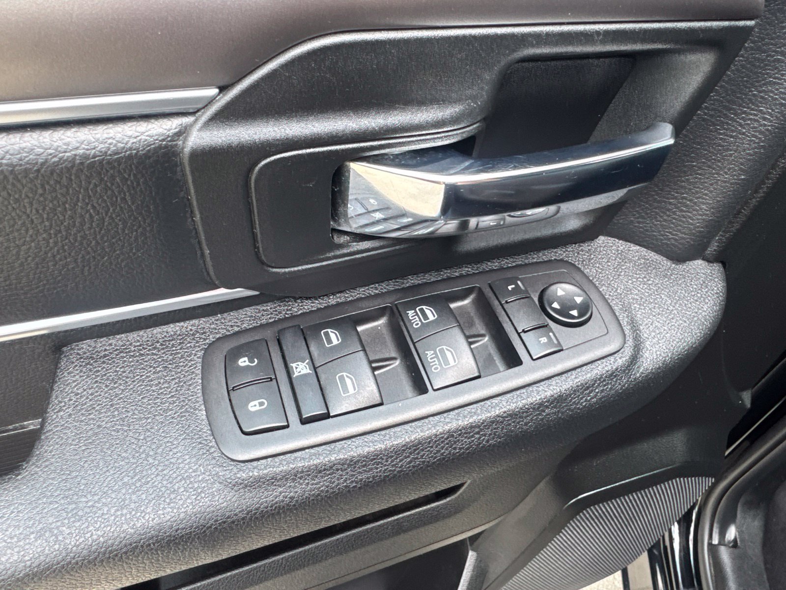 Used 2024 RAM 1500 Warlock AWD/4WD image 16