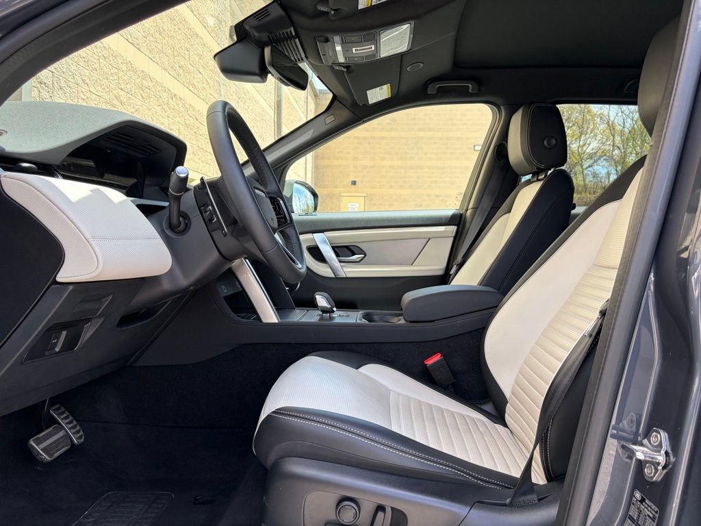 Certified 2025 Land Rover Discovery Sport Dynamic SE AWD/4WD image 11