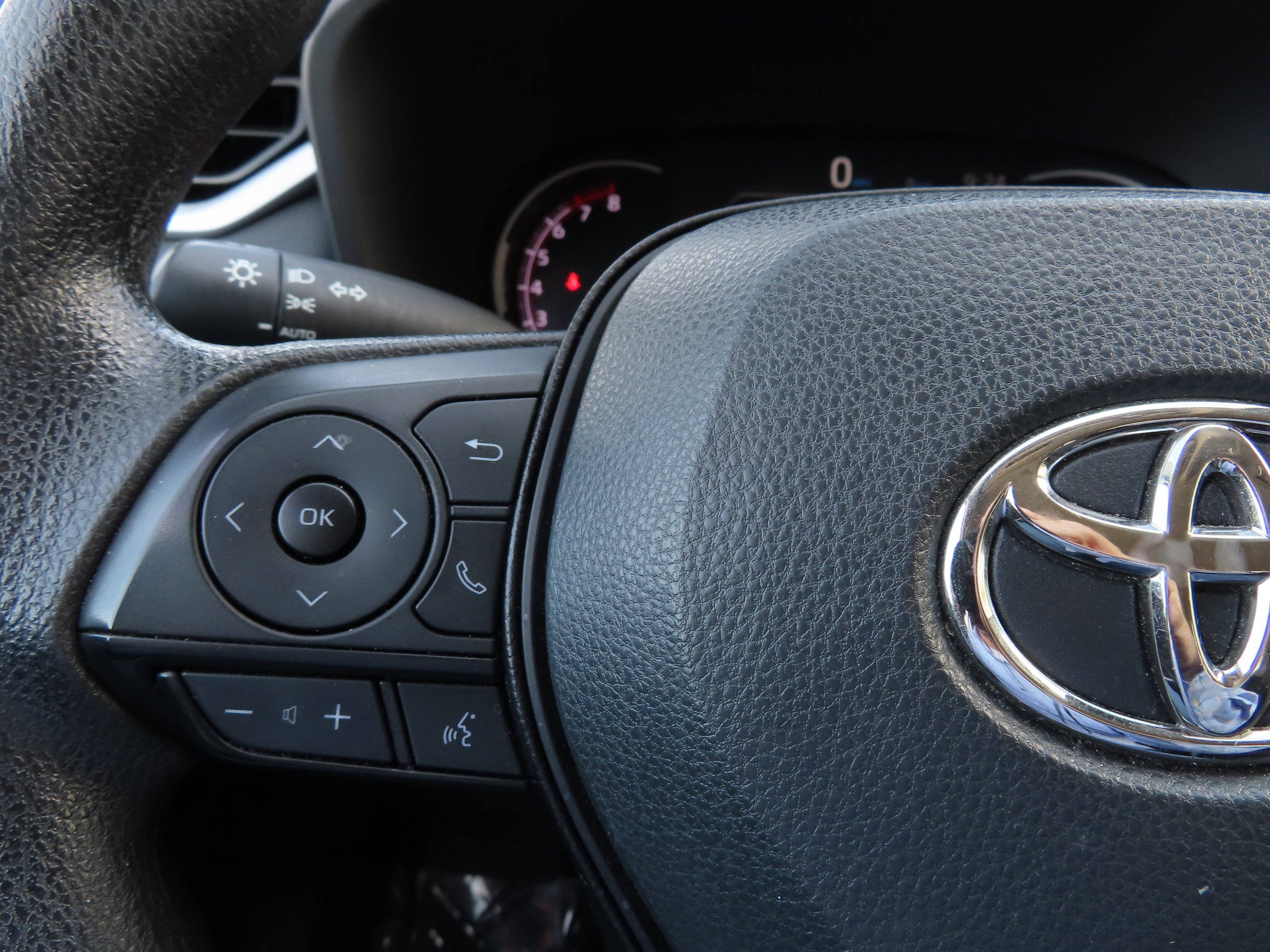 Used 2024 Toyota RAV4 XLE FWD image 20