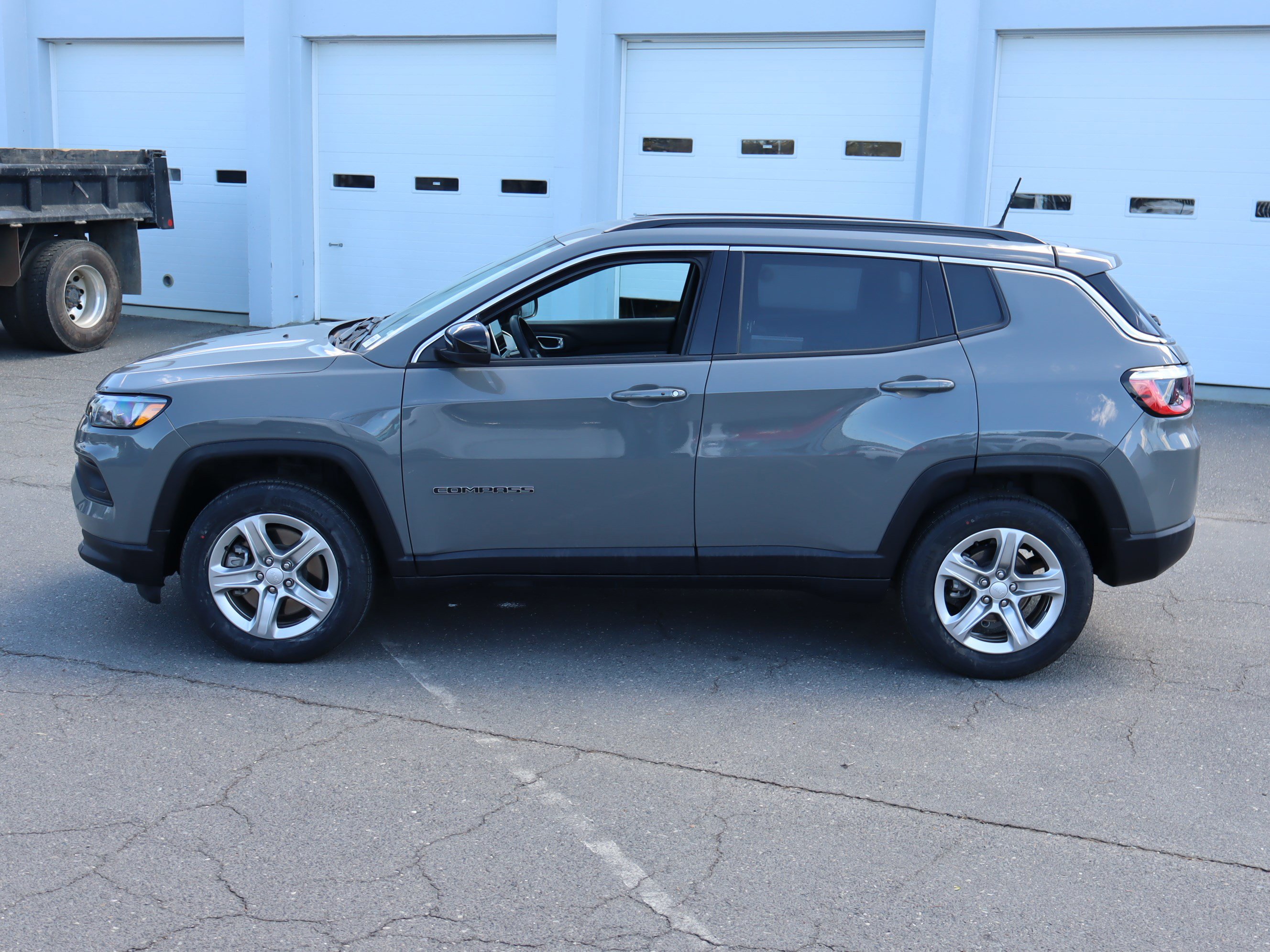 Used 2024 Jeep Compass Latitude image 7